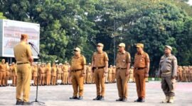 Wali Kota Bekasi Tri Adhianto membebastugaskan 5 Pejabat Struktural Pemkot Bekasi dalam arahan apel pagi, Senin (24/8/2026).(Foto: Hms Pemkot Bekasi)