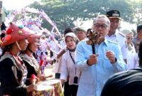 Zulhas didampingi Tri Adhianto secara resmi membuka Apel GEBRAK yang merupakan singkatan dari Gerakan Energi Bersih, Reduksi Sampah, Aksi Pilah, Kolaborasi Inovatif dalam rangka groundbreaking pembangunan PSEL Kota Bekasi.(Foto: Hms Pemkot Bekasi)