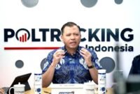 Direktur Eksekutif Poltracking Indonesia Hanta Yuda dalam menyampaikan rilis survei yang disiarkan secara daring di Poltracking TV, Senin (31/8/2026).(Foto Istimewa)