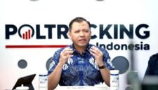 Direktur Eksekutif Poltracking Indonesia Hanta Yuda dalam menyampaikan rilis survei yang disiarkan secara daring di Poltracking TV, Senin (31/8/2026).(Foto Istimewa)