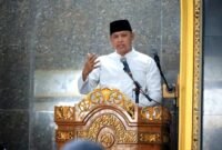 Wali Kota Bekasi Tri Adhianto usai salat Jumat di Masjid Jami Nurul Ittihad, Aren Jaya, Bekasi Timur, Jumat (11/9/2026).(Foto: Hms Pemkot Bekasi)