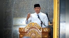 Wali Kota Bekasi Tri Adhianto usai salat Jumat di Masjid Jami Nurul Ittihad, Aren Jaya, Bekasi Timur, Jumat (11/9/2026).(Foto: Hms Pemkot Bekasi)
