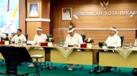 Gubernur Jawa Barat Dedi Mulyadi (KDM) didampingi Tri Adhianto memimpin langsung Rapat Koordinasi (Rakor) Persiapan Porprov XV Jawa Barat di Aula Nonon Sontanie, Kota Bekasi, Jumat (4/9/2026).(Foto: Hms Pemkot Bekasi)
