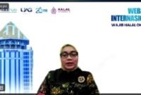 Wiwiek Hargono memberikan sambutan dalam kegiatan Webinar Internasional Wajib Halal Oktober 2026 yang mengangkat tema “Strategi Pelaku Usaha Membangun Keunggulan Bisnis Melalui Sertifikasi Halal”, Selasa (1/9/2026).(Foto: Hms Pemkot Bekasi)